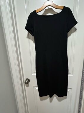 Banana Republic women’s size 8 Classic Black Sheath Dress LIKE NEW. Midi Stretch